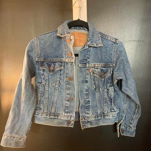 Levi’s cropped denim jacket